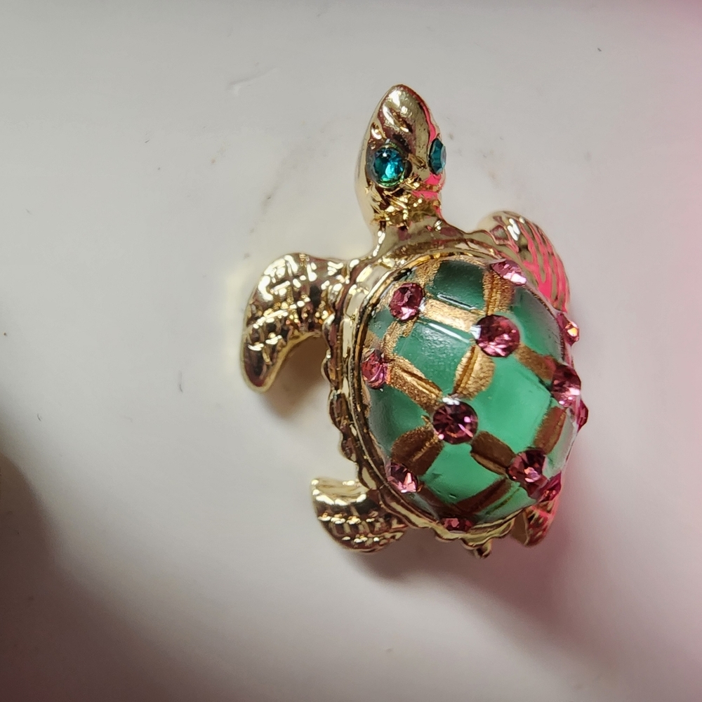 NIB Betsey Johnson gold green turtle earrings - Picture 3 of 6